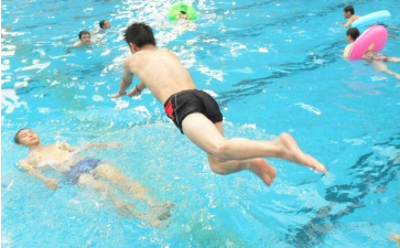 广州消毒剂厂家：健身后游泳好不好